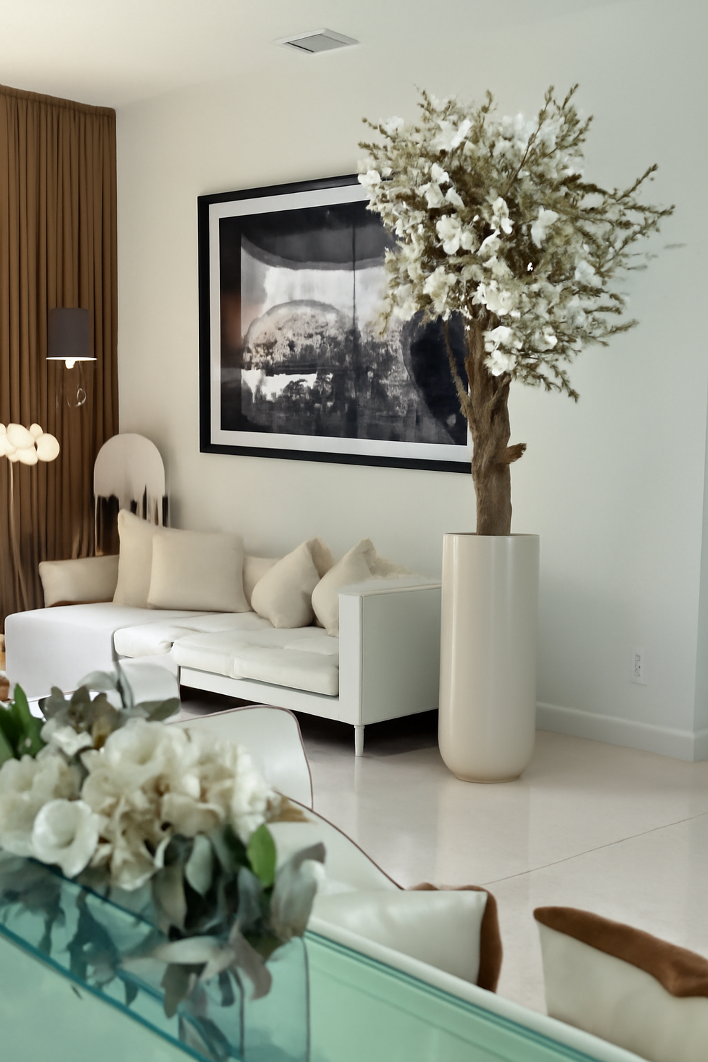 Composition Magnolia 244 cm · Édition Menton, blanc brillant